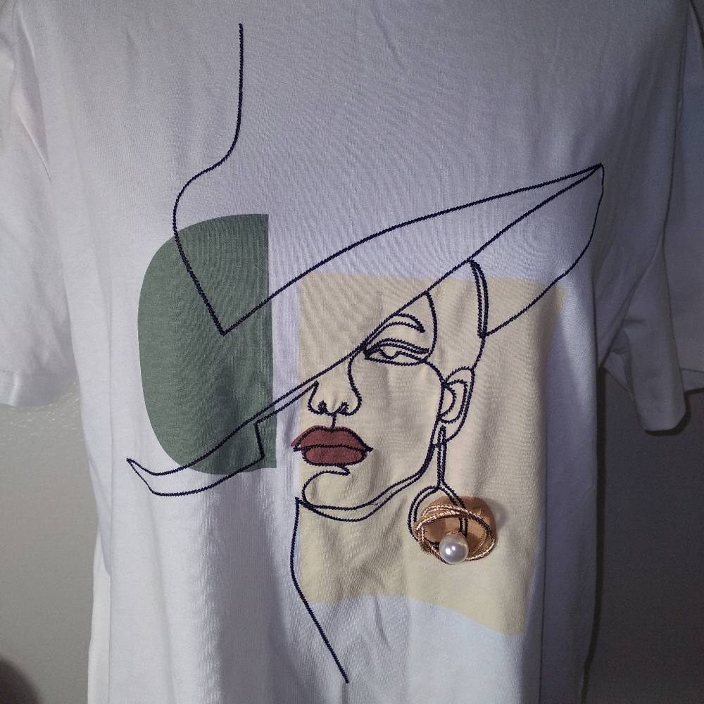 Classy Woman In Hat Line Art White Shirt w/ Detachable Gold-Tone/ Pearl Brotch - Picture 2 of 5